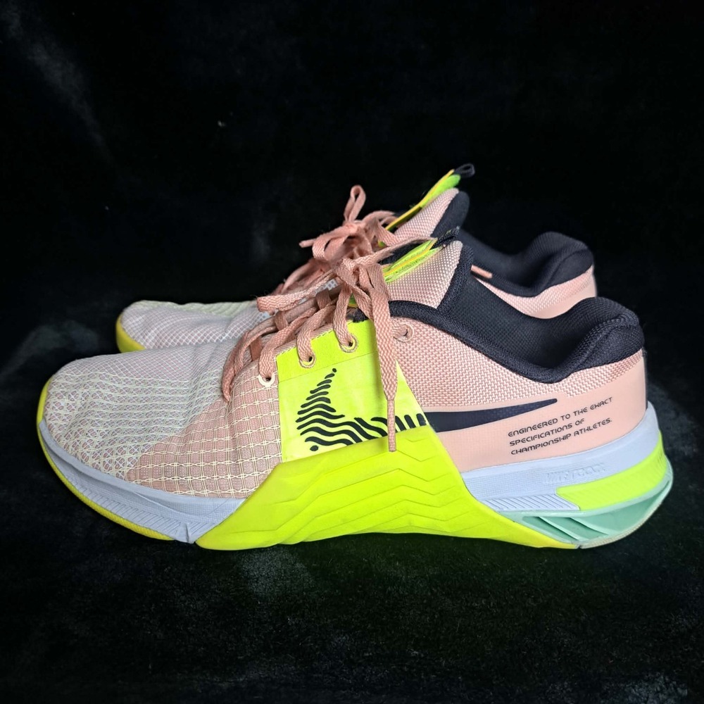Nike Metcon 8 D09327-800 Pink Yellow Blue Athletic Shoes Women's Size 10